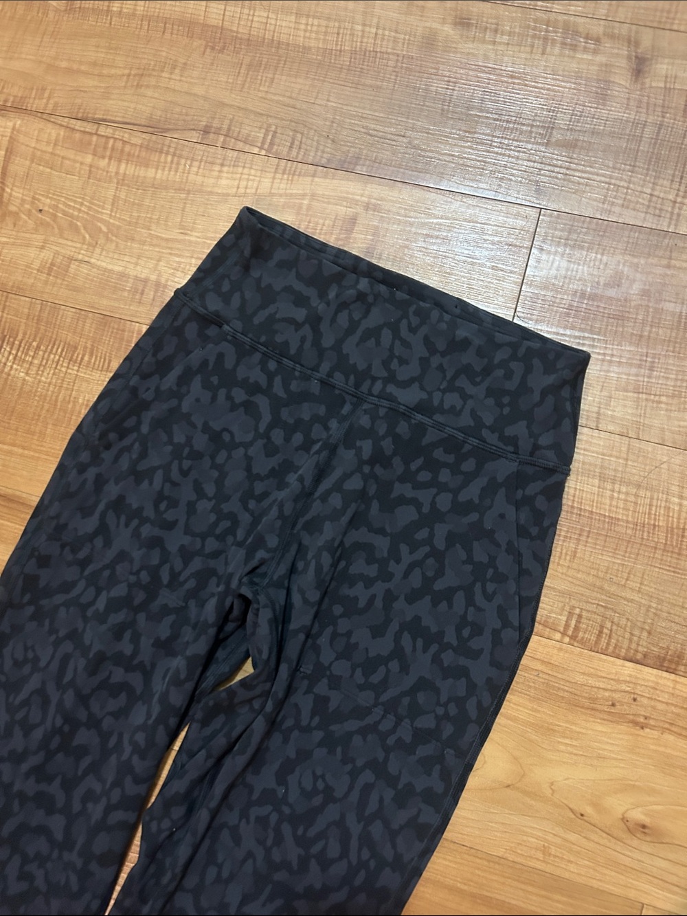 lululemon athletica Black Gray Leopard-Print Track ALIGN JOGGER Joggers Pants 4 - Picture 2 of 6
